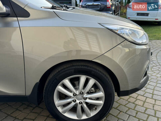 Бежевый Хендай их35, объемом двигателя 2 л и пробегом 147 тыс. км за 11800 $, фото 34 на Automoto.ua