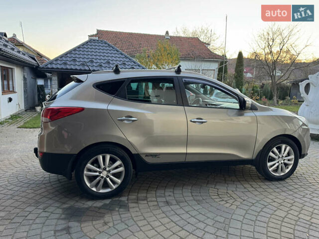 Бежевый Хендай их35, объемом двигателя 2 л и пробегом 147 тыс. км за 11800 $, фото 32 на Automoto.ua