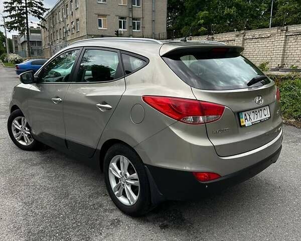 Бежевий Хендай іх35, об'ємом двигуна 0 л та пробігом 107 тис. км за 10100 $, фото 13 на Automoto.ua