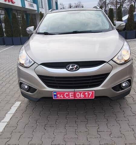 Бежевый Хендай их35, объемом двигателя 2 л и пробегом 200 тыс. км за 10990 $, фото 3 на Automoto.ua