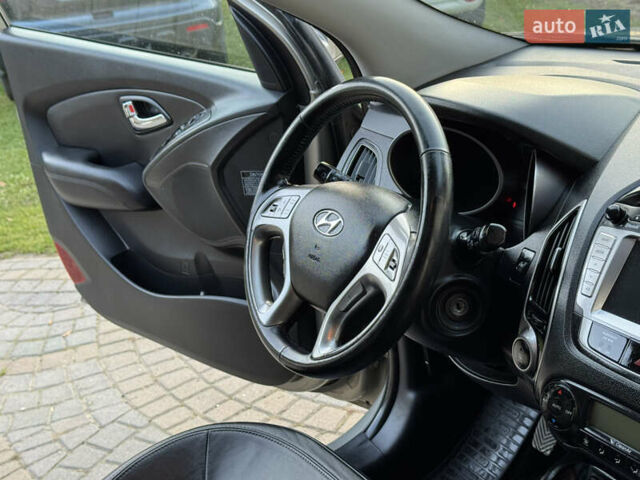 Бежевый Хендай их35, объемом двигателя 2 л и пробегом 147 тыс. км за 11800 $, фото 13 на Automoto.ua