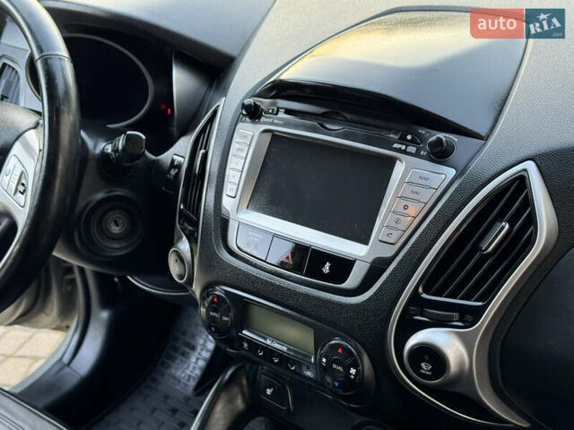 Бежевый Хендай их35, объемом двигателя 2 л и пробегом 147 тыс. км за 11800 $, фото 14 на Automoto.ua