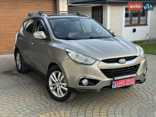 Бежевый Хендай их35, объемом двигателя 2 л и пробегом 147 тыс. км за 11800 $, фото 3 на Automoto.ua