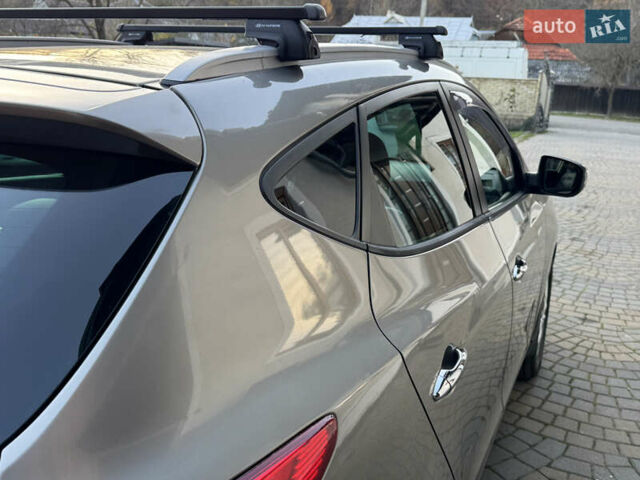 Бежевый Хендай их35, объемом двигателя 2 л и пробегом 147 тыс. км за 11800 $, фото 50 на Automoto.ua