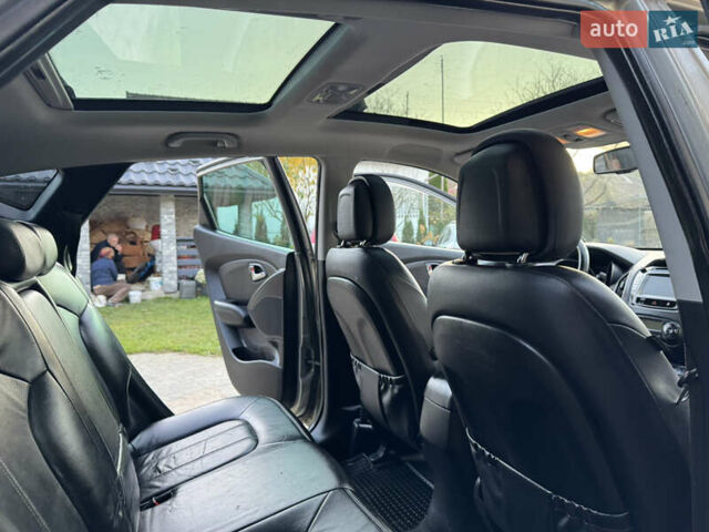 Бежевый Хендай их35, объемом двигателя 2 л и пробегом 147 тыс. км за 11800 $, фото 19 на Automoto.ua