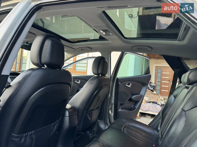 Бежевый Хендай их35, объемом двигателя 2 л и пробегом 147 тыс. км за 11800 $, фото 17 на Automoto.ua