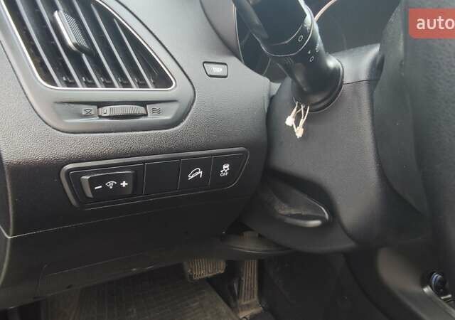 Бежевый Хендай их35, объемом двигателя 2 л и пробегом 200 тыс. км за 10990 $, фото 20 на Automoto.ua