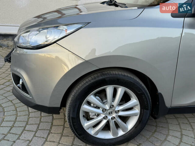 Бежевый Хендай их35, объемом двигателя 2 л и пробегом 147 тыс. км за 11800 $, фото 44 на Automoto.ua