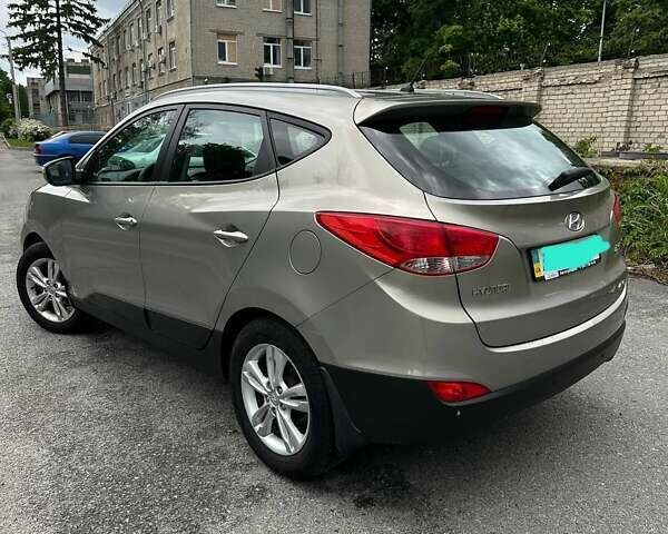 Бежевий Хендай іх35, об'ємом двигуна 0 л та пробігом 107 тис. км за 10100 $, фото 8 на Automoto.ua