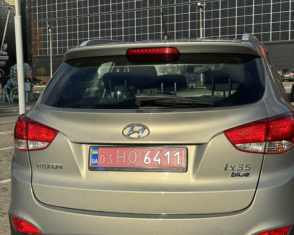 Бежевый Хендай их35, объемом двигателя 1.7 л и пробегом 220 тыс. км за 9900 $, фото 5 на Automoto.ua