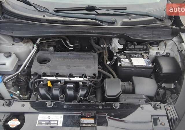 Бежевый Хендай их35, объемом двигателя 2 л и пробегом 200 тыс. км за 10990 $, фото 26 на Automoto.ua