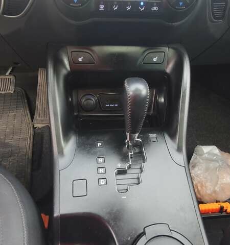 Бежевый Хендай их35, объемом двигателя 2 л и пробегом 200 тыс. км за 10990 $, фото 21 на Automoto.ua