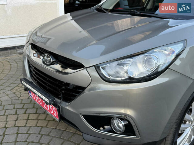 Бежевый Хендай их35, объемом двигателя 2 л и пробегом 147 тыс. км за 11800 $, фото 45 на Automoto.ua