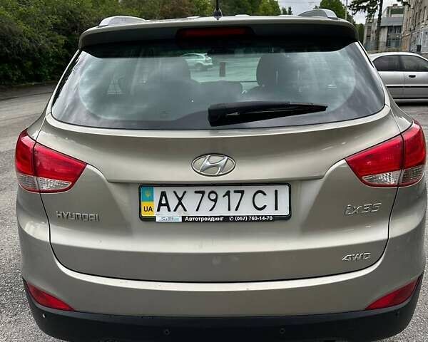 Бежевий Хендай іх35, об'ємом двигуна 0 л та пробігом 107 тис. км за 10100 $, фото 6 на Automoto.ua