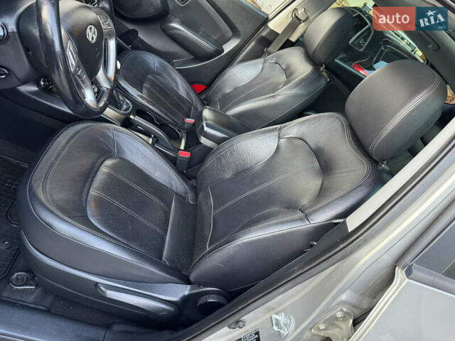 Бежевый Хендай их35, объемом двигателя 2 л и пробегом 147 тыс. км за 11800 $, фото 8 на Automoto.ua