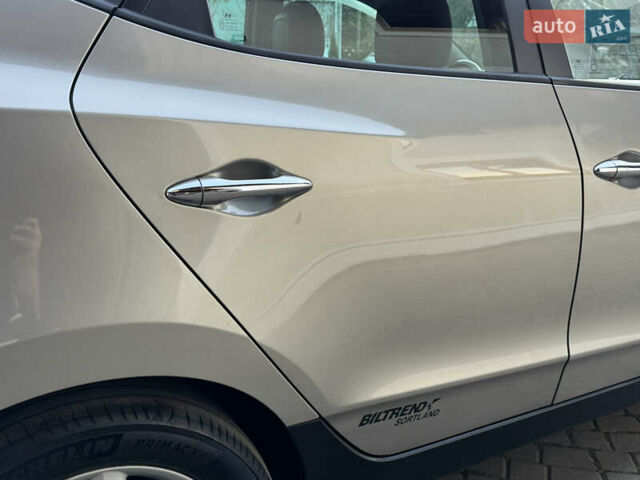 Бежевый Хендай их35, объемом двигателя 2 л и пробегом 147 тыс. км за 11800 $, фото 36 на Automoto.ua