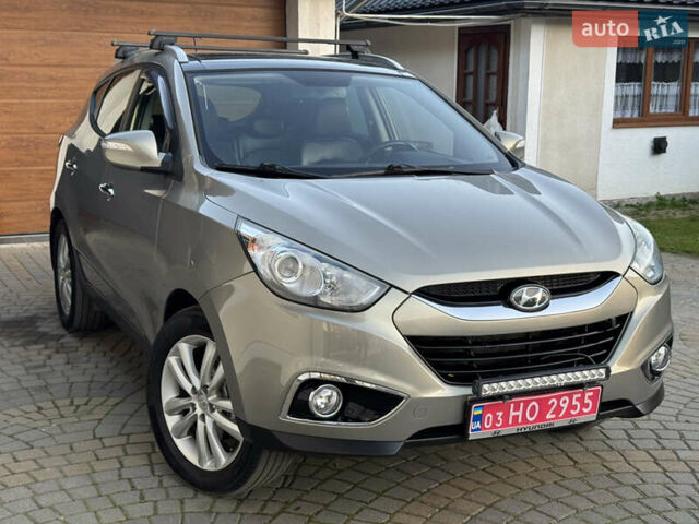 Бежевый Хендай их35, объемом двигателя 2 л и пробегом 147 тыс. км за 11800 $, фото 4 на Automoto.ua