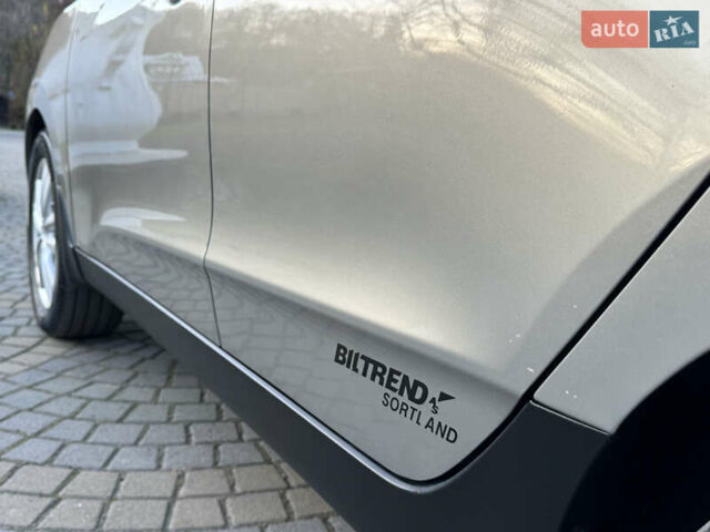 Бежевый Хендай их35, объемом двигателя 2 л и пробегом 147 тыс. км за 11800 $, фото 49 на Automoto.ua