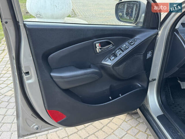 Бежевый Хендай их35, объемом двигателя 2 л и пробегом 147 тыс. км за 11800 $, фото 10 на Automoto.ua