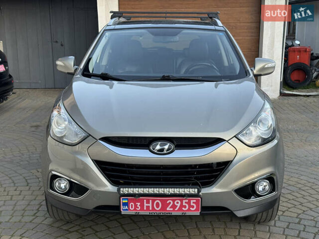 Бежевый Хендай их35, объемом двигателя 2 л и пробегом 147 тыс. км за 11800 $, фото 24 на Automoto.ua
