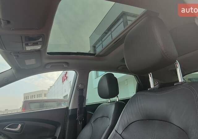 Бежевый Хендай их35, объемом двигателя 2 л и пробегом 200 тыс. км за 10990 $, фото 19 на Automoto.ua