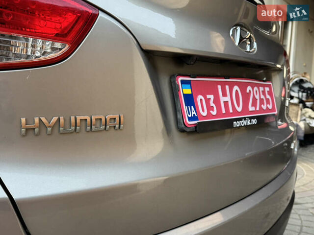 Бежевый Хендай их35, объемом двигателя 2 л и пробегом 147 тыс. км за 11800 $, фото 39 на Automoto.ua