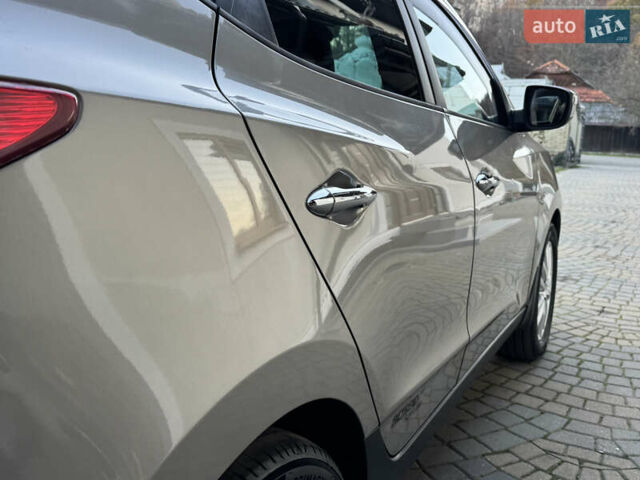 Бежевый Хендай их35, объемом двигателя 2 л и пробегом 147 тыс. км за 11800 $, фото 51 на Automoto.ua