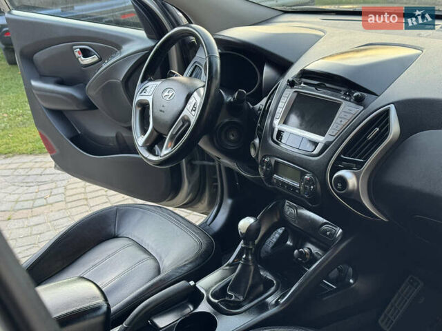 Бежевый Хендай их35, объемом двигателя 2 л и пробегом 147 тыс. км за 11800 $, фото 12 на Automoto.ua