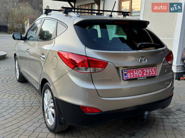 Бежевый Хендай их35, объемом двигателя 2 л и пробегом 147 тыс. км за 11800 $, фото 29 на Automoto.ua