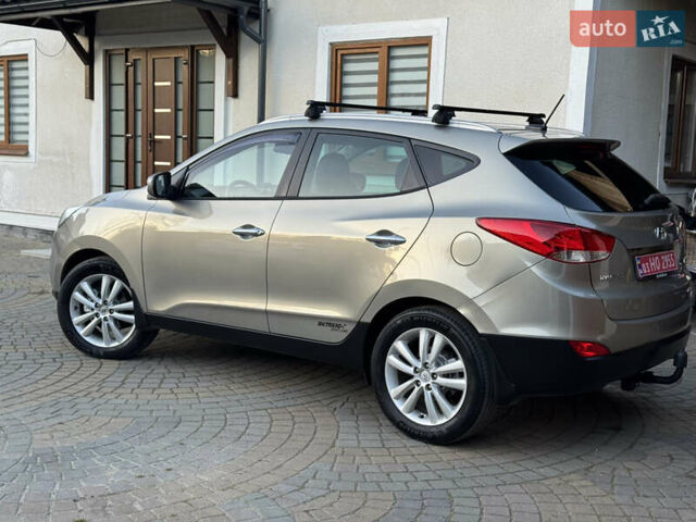 Бежевый Хендай их35, объемом двигателя 2 л и пробегом 147 тыс. км за 11800 $, фото 1 на Automoto.ua