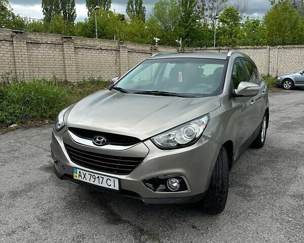 Бежевий Хендай іх35, об'ємом двигуна 0 л та пробігом 107 тис. км за 10100 $, фото 16 на Automoto.ua