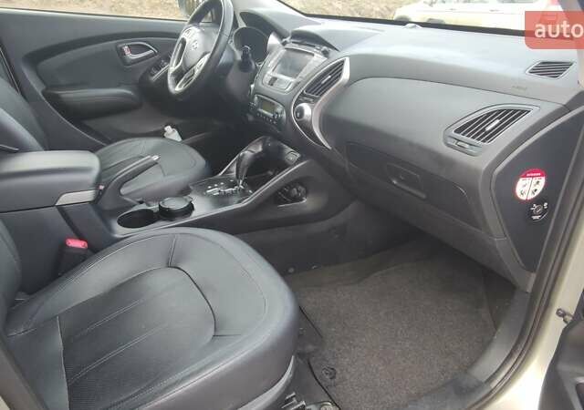 Бежевый Хендай их35, объемом двигателя 2 л и пробегом 200 тыс. км за 10990 $, фото 15 на Automoto.ua