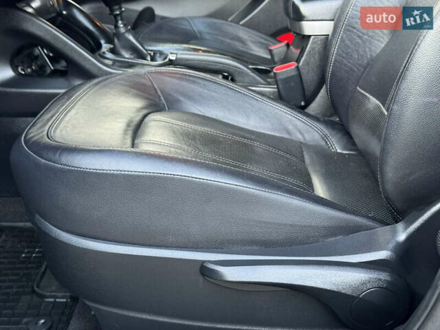 Бежевый Хендай их35, объемом двигателя 2 л и пробегом 147 тыс. км за 11800 $, фото 9 на Automoto.ua