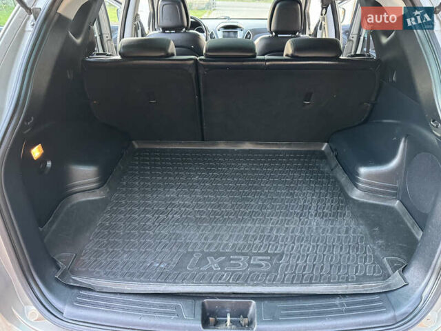 Бежевый Хендай их35, объемом двигателя 2 л и пробегом 147 тыс. км за 11800 $, фото 21 на Automoto.ua