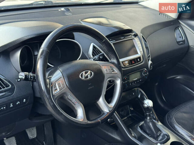 Бежевый Хендай их35, объемом двигателя 2 л и пробегом 147 тыс. км за 11800 $, фото 11 на Automoto.ua