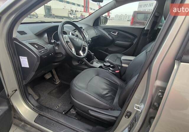 Бежевый Хендай их35, объемом двигателя 2 л и пробегом 200 тыс. км за 10990 $, фото 14 на Automoto.ua