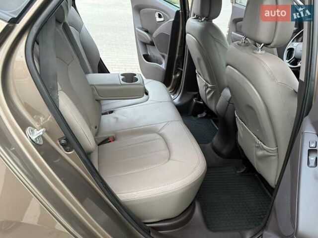 Бежевый Хендай их35, объемом двигателя 2 л и пробегом 139 тыс. км за 16800 $, фото 42 на Automoto.ua