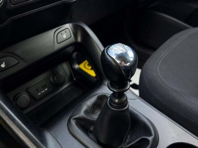 Черный Хендай их35, объемом двигателя 2 л и пробегом 207 тыс. км за 11300 $, фото 15 на Automoto.ua