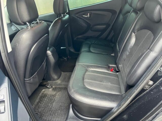 Черный Хендай их35, объемом двигателя 1.7 л и пробегом 205 тыс. км за 12900 $, фото 6 на Automoto.ua