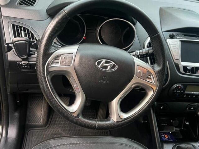 Черный Хендай их35, объемом двигателя 1.7 л и пробегом 205 тыс. км за 12900 $, фото 7 на Automoto.ua