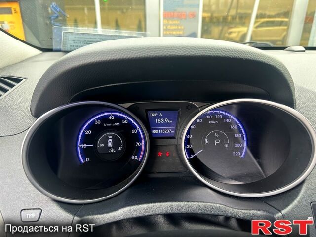 Чорний Хендай іх35, об'ємом двигуна 2 л та пробігом 116 тис. км за 10800 $, фото 6 на Automoto.ua