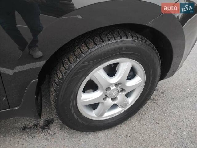 Черный Хендай их35, объемом двигателя 2 л и пробегом 249 тыс. км за 11900 $, фото 11 на Automoto.ua