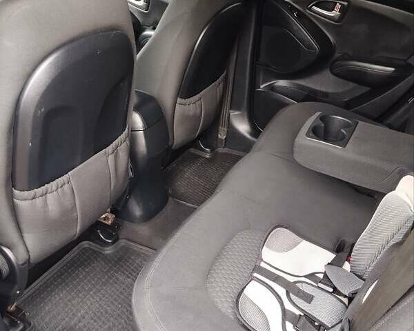 Черный Хендай их35, объемом двигателя 1.69 л и пробегом 250 тыс. км за 11888 $, фото 45 на Automoto.ua