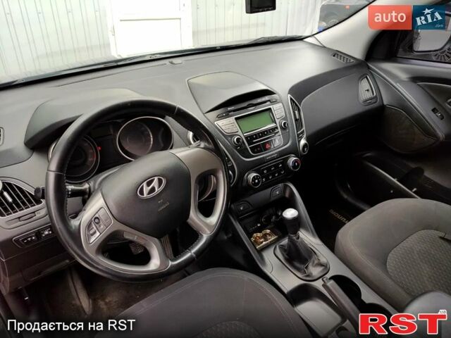 Черный Хендай их35, объемом двигателя 2 л и пробегом 290 тыс. км за 10500 $, фото 11 на Automoto.ua