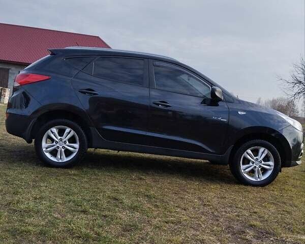 Черный Хендай их35, объемом двигателя 1.69 л и пробегом 250 тыс. км за 11888 $, фото 1 на Automoto.ua