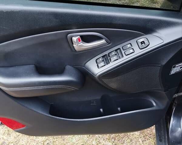 Черный Хендай их35, объемом двигателя 1.69 л и пробегом 250 тыс. км за 11888 $, фото 25 на Automoto.ua