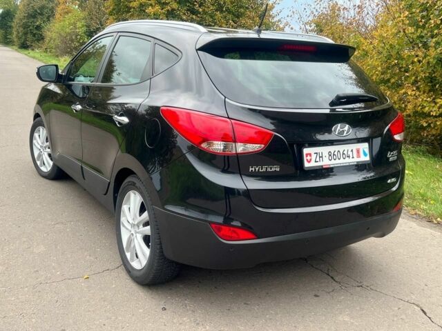 Черный Хендай их35, объемом двигателя 2 л и пробегом 233 тыс. км за 13500 $, фото 6 на Automoto.ua