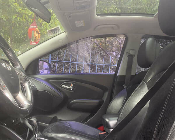 Хендай их35 2010 в Одессе на Automoto.ua Черный Хендай их35, объемом двигателя 2 л и пробегом 135 тыс. км за 10500 $, фото 3 на Automoto.ua