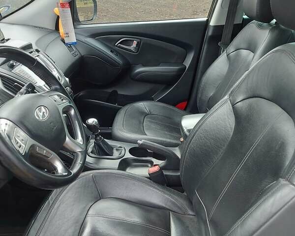 Черный Хендай их35, объемом двигателя 2 л и пробегом 230 тыс. км за 11300 $, фото 1 на Automoto.ua
