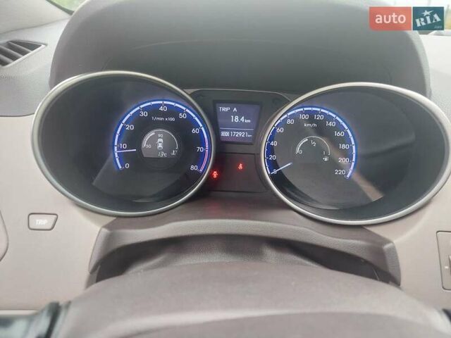 Черный Хендай их35, объемом двигателя 2 л и пробегом 173 тыс. км за 11900 $, фото 8 на Automoto.ua